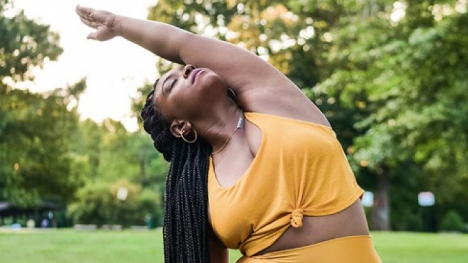 Règles douloureuses les postures de Yoga qui soulagent Vivez vos